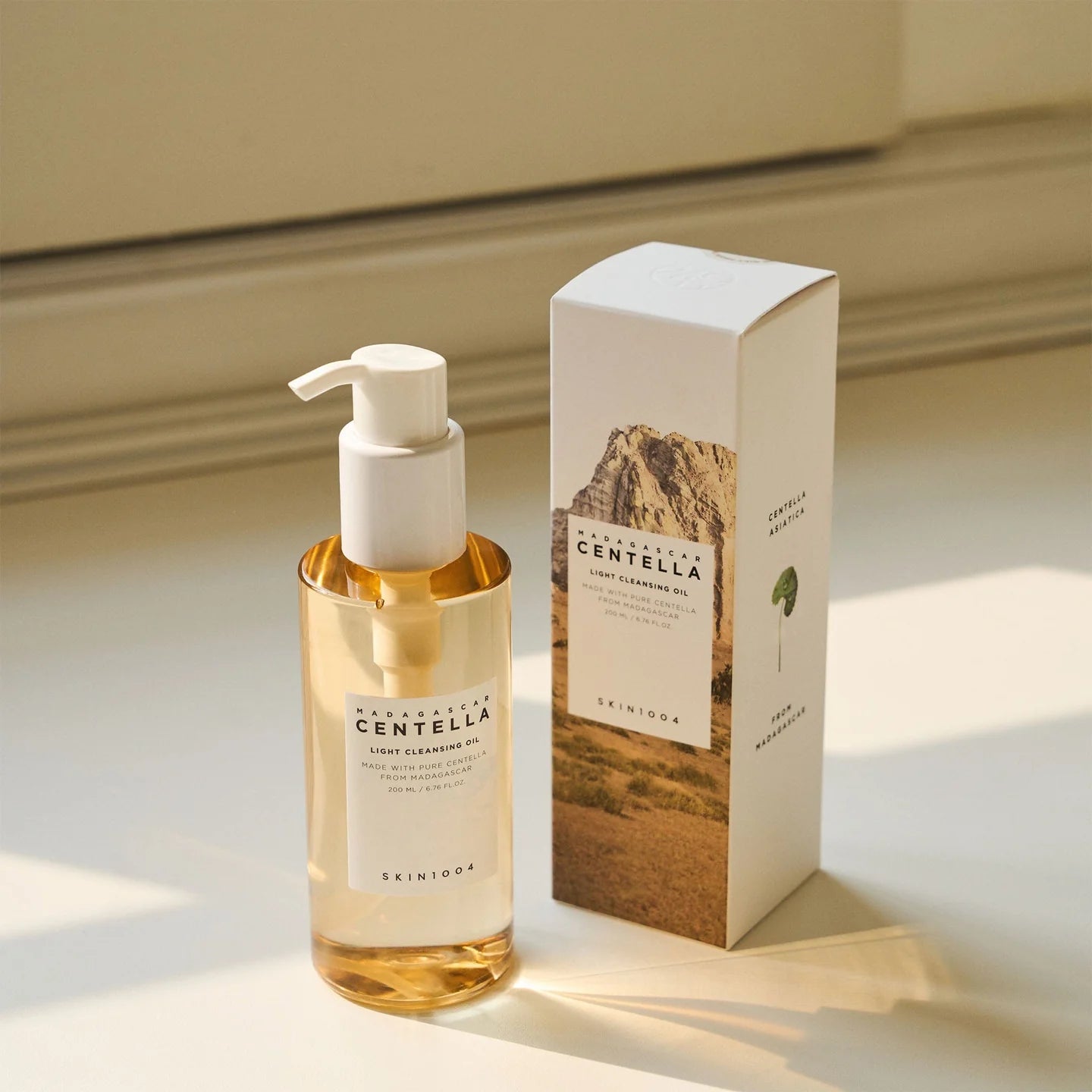 Skin1004 - Madagascar Centella Light Cleansing Oil 200ml (ACEITE LIMPIADOR CON ESTRACTO DE CENTELLA ASIATICA)